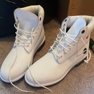 Timberland boots size 8. Never worn.